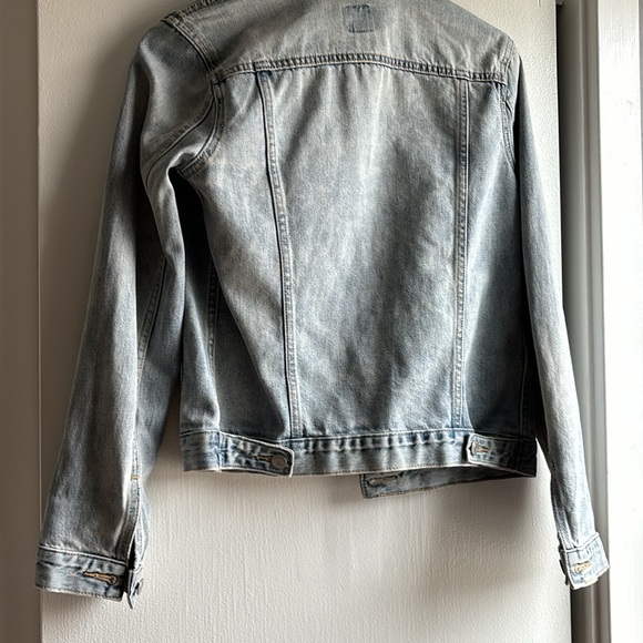 Excellent condition light-wash Gap jean jacket - Picture 4 of 4